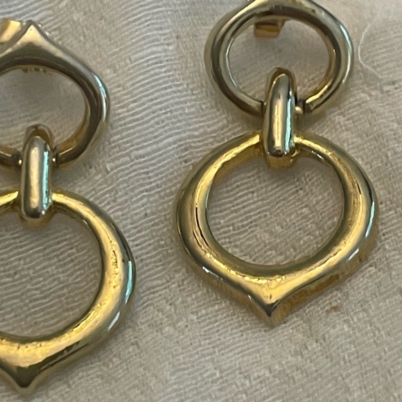 Vintage Avon gold tone double teardrop post dangle earrings - Picture 4 of 4